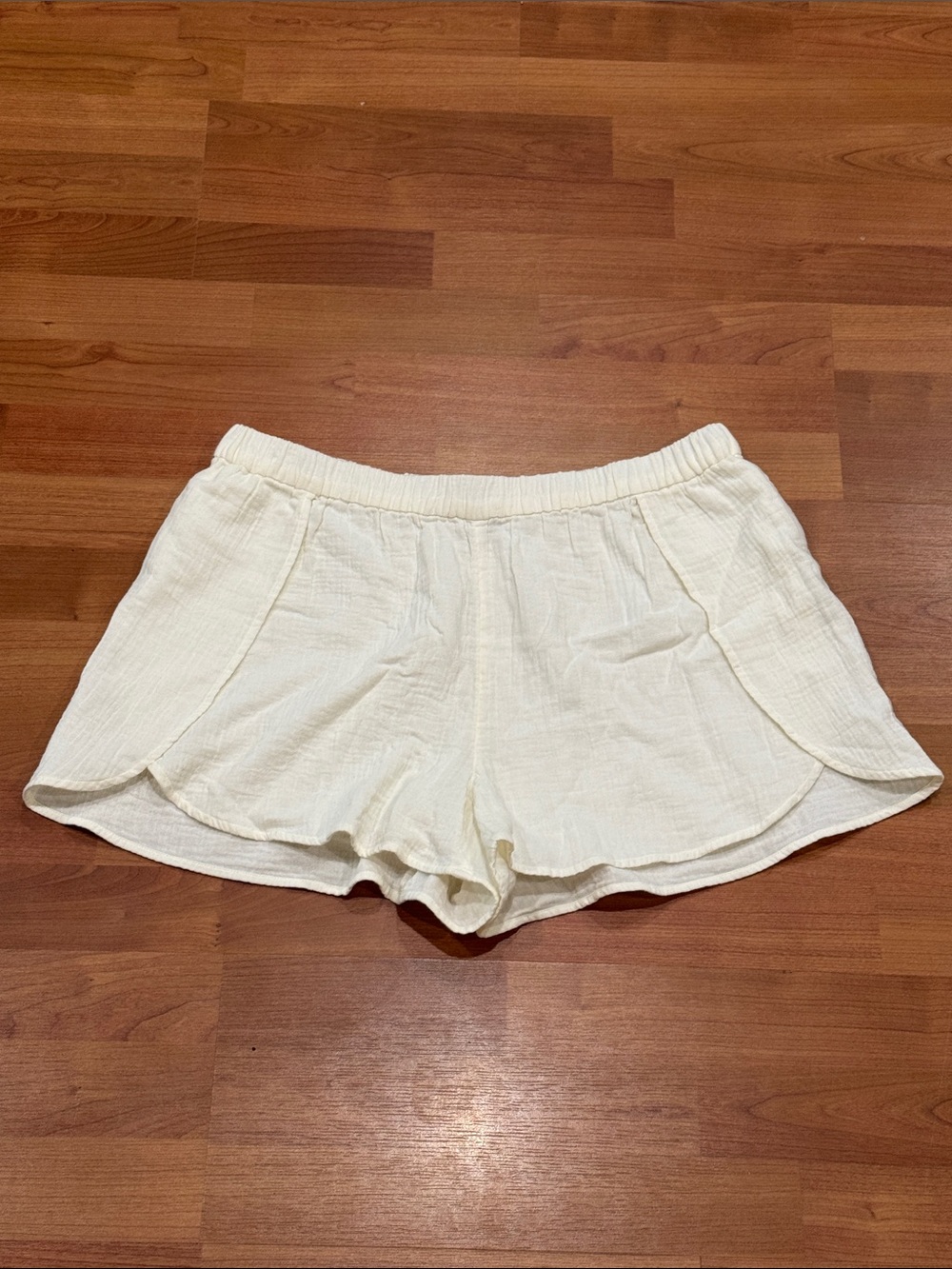 Madewell Gauzy Cotton Dolphin Hem Beach Shorts